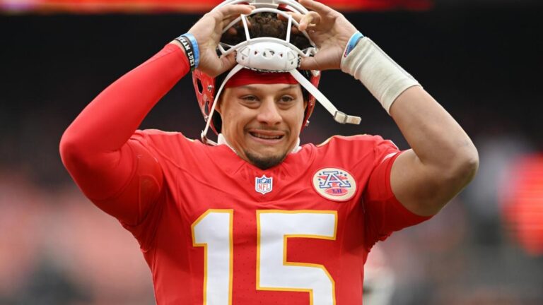 Sunday Aftermath: Mahomes’ injury, the Browns’ struggles, Geno’s health and more